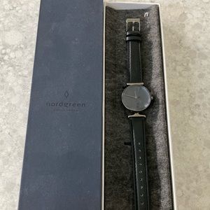 Nordgreen Ladies Watch mode Unika Dark Navy Face w/silver accents -black strap